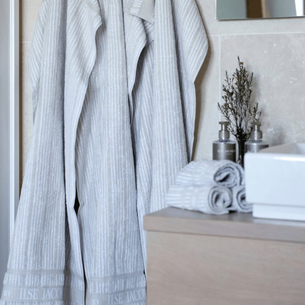 1109005203__bathsandbeigestripsenv.png