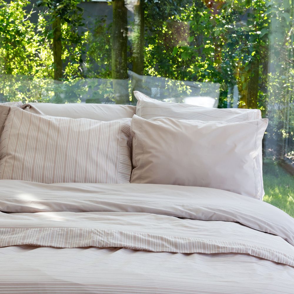 Designed with natural breathability, this lightweight duvet cover allows air to circulate freely, promoting a cool, fresh, and comfortable sleep all night long – ideal for hot sleepers and warmer climates.