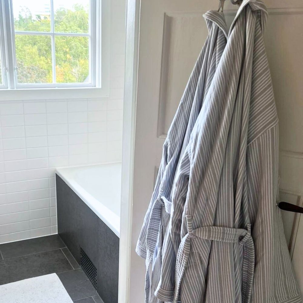 Bathrobe_blue_stripes_82530b37-0b8a-4039-8156-46c8791c8674.jpg