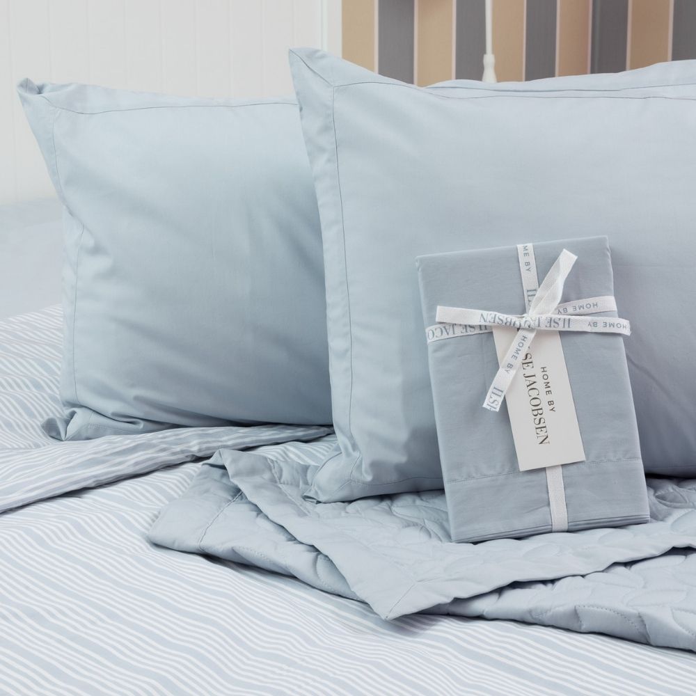 Hotel_pillow_cases_Powder_Blue_with_bedrunner.jpg